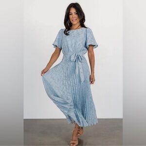 Baltic Born Women's‎ 1XL Mindy Pleated Maxi Dress Light Blue Floral Tie Waist